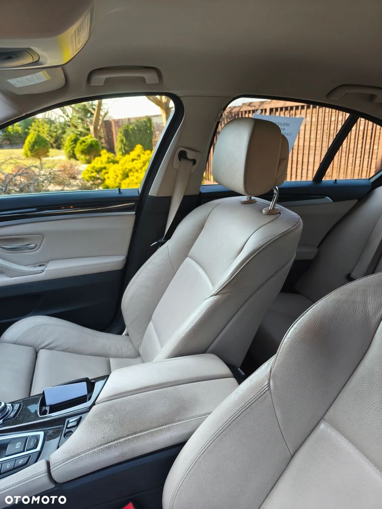 BMW Seria 5 525d xDrive Sport-Aut Luxury Line - 26