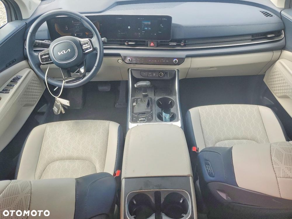 Kia Carnival - 8