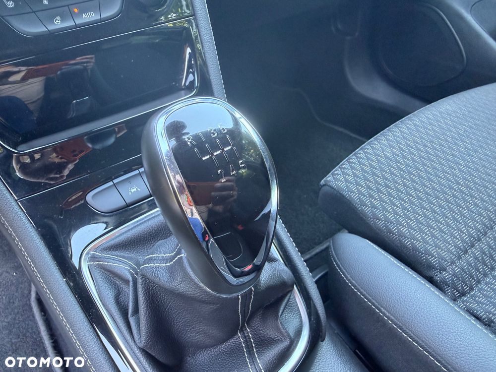 Opel Astra 1.4 Turbo Innovation - 26