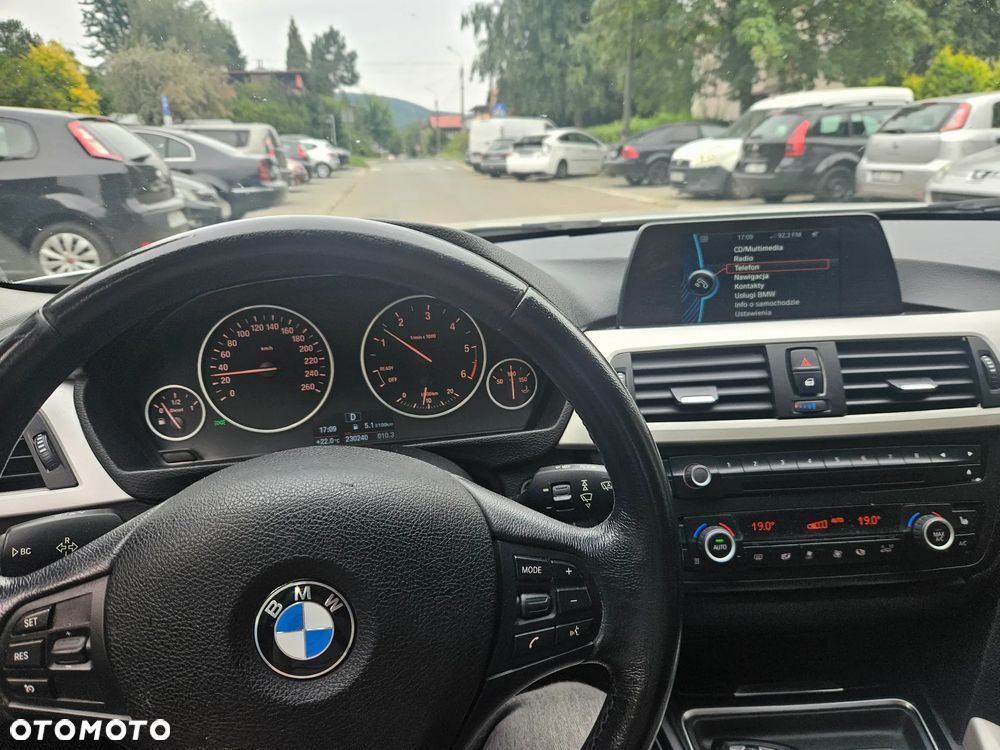 BMW Seria 3 318d DPF Touring - 6