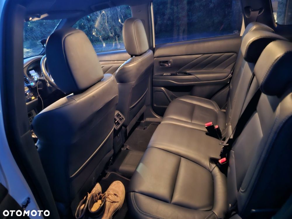 Mitsubishi Outlander - 4