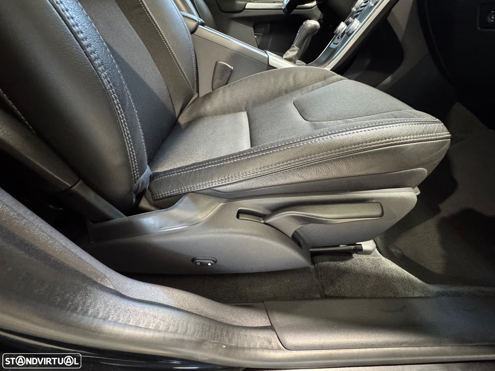 Volvo XC 60 2.0 D4 Momentum - 24