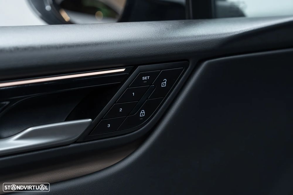 Porsche Macan Electric 4 - 26