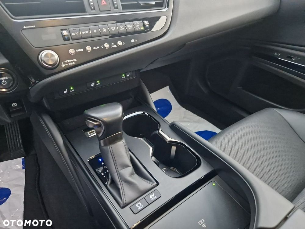 Lexus ES - 14
