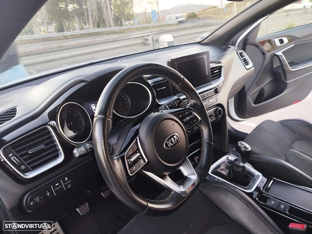Kia ProCeed 1.4 T-GDi GT Line+SRF - 15