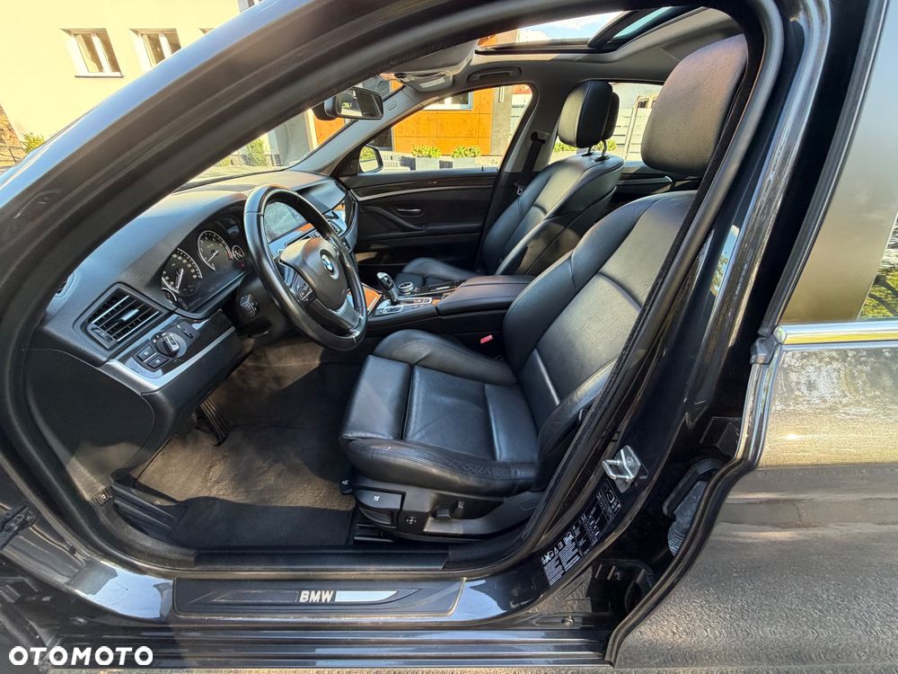 BMW Seria 5 528i xDrive Sport-Aut - 11