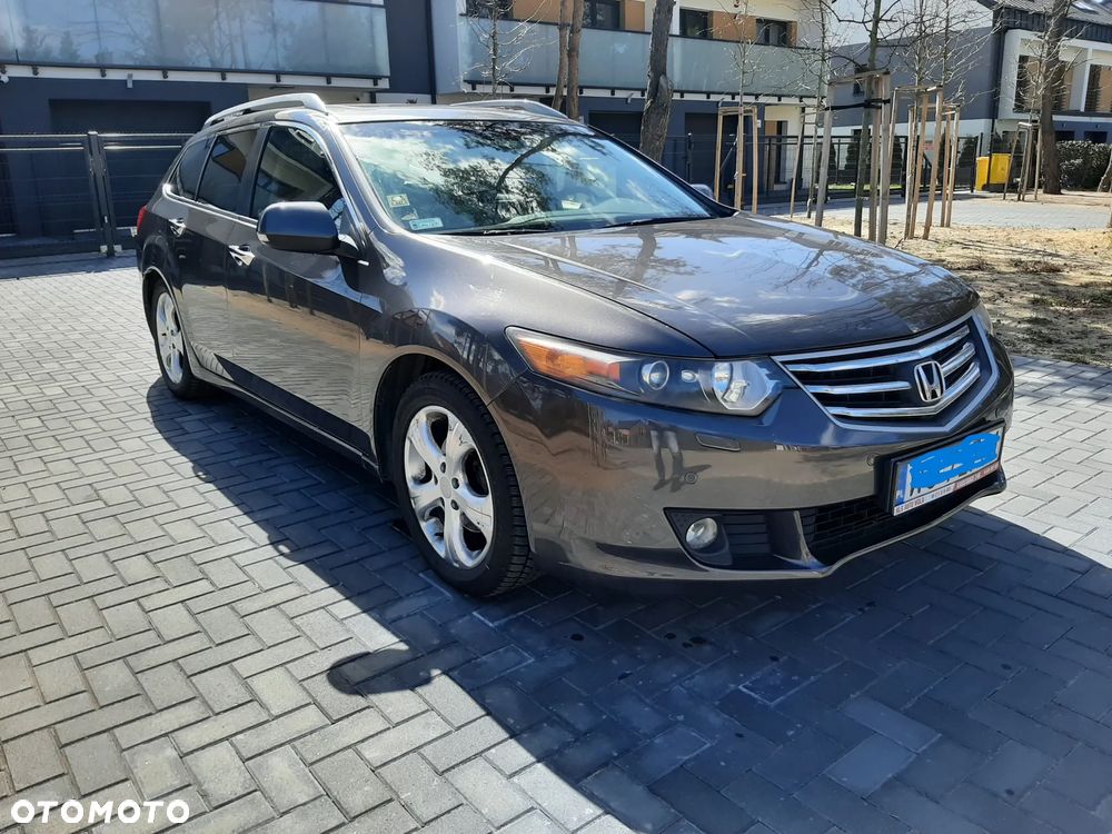 Honda Accord 2.0 Executive Nav - 1