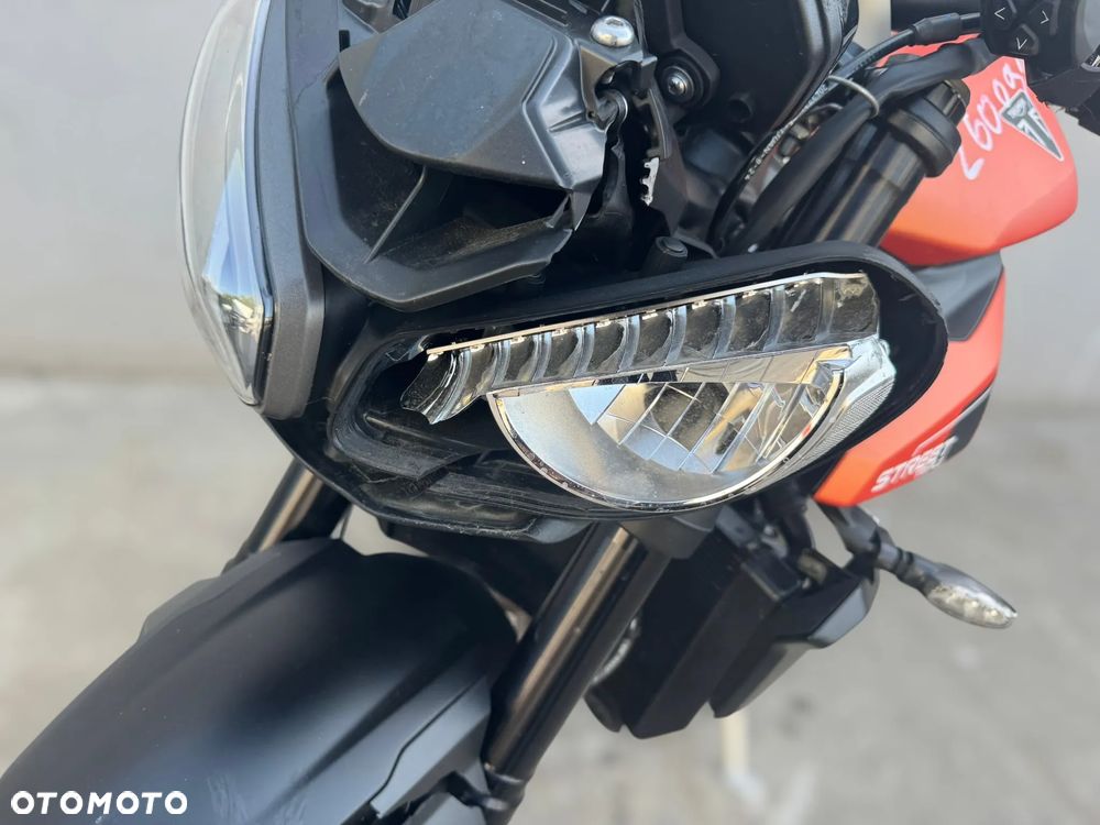 Triumph Street Triple - 14