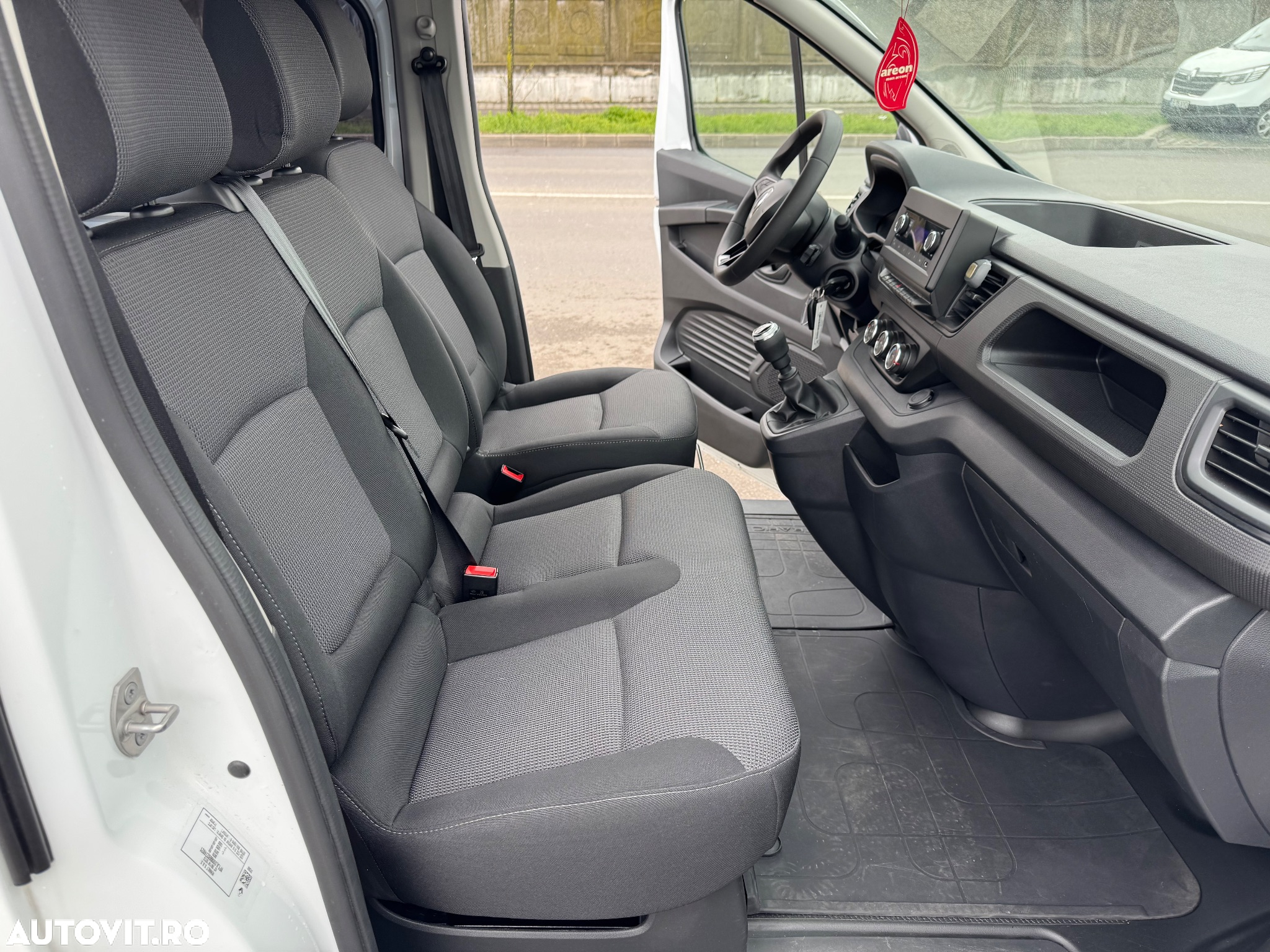 Renault Trafic Combi 2.0 Blue dCi 110 S&S L2 8+1 Life - 13