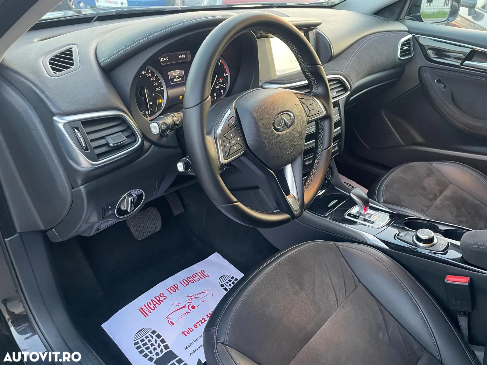 Infiniti Q30 - 32