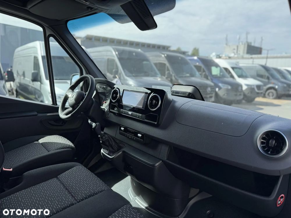 Mercedes-Benz Sprinter - 11