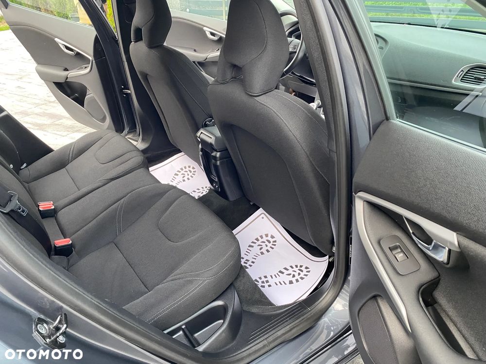 Volvo V40 T3 Momentum - 28