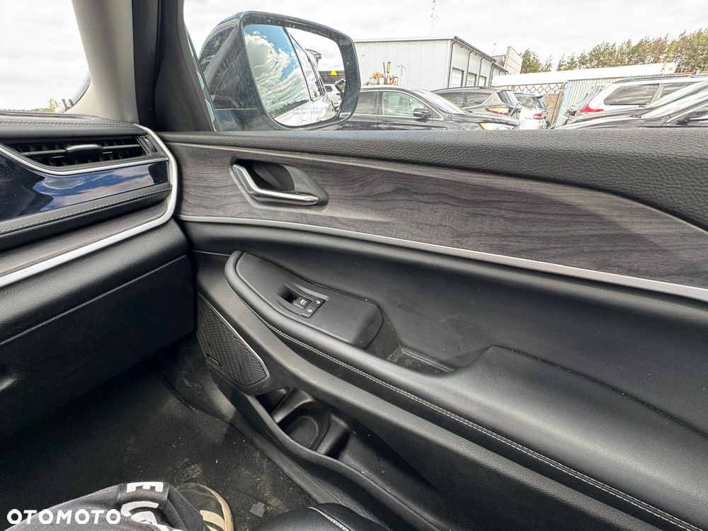 Jeep Grand Cherokee - 30