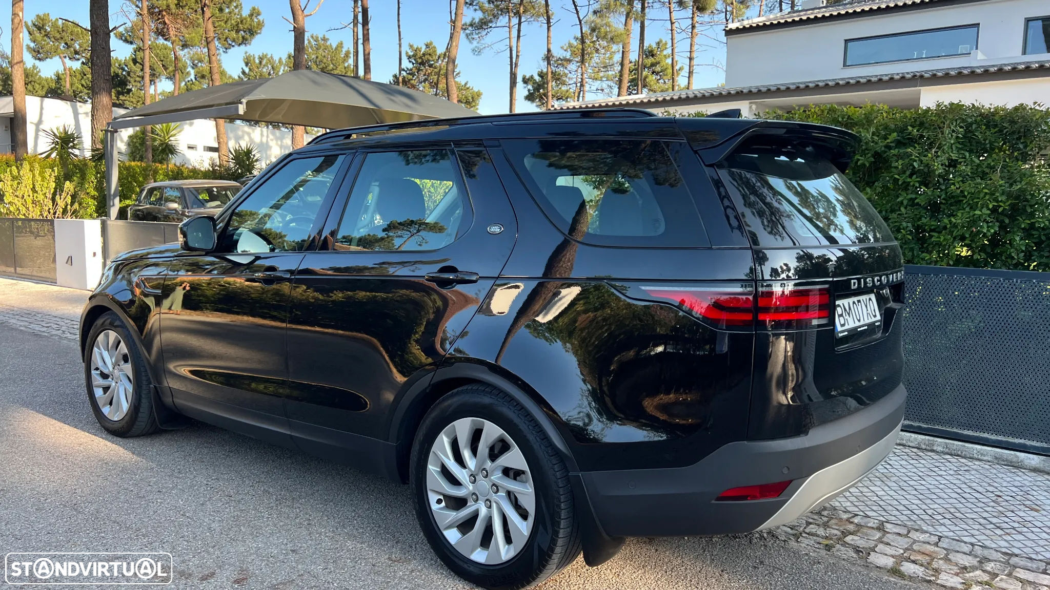 Land Rover Discovery 3.0 D300 AWD R-Dynamic HSE - 6