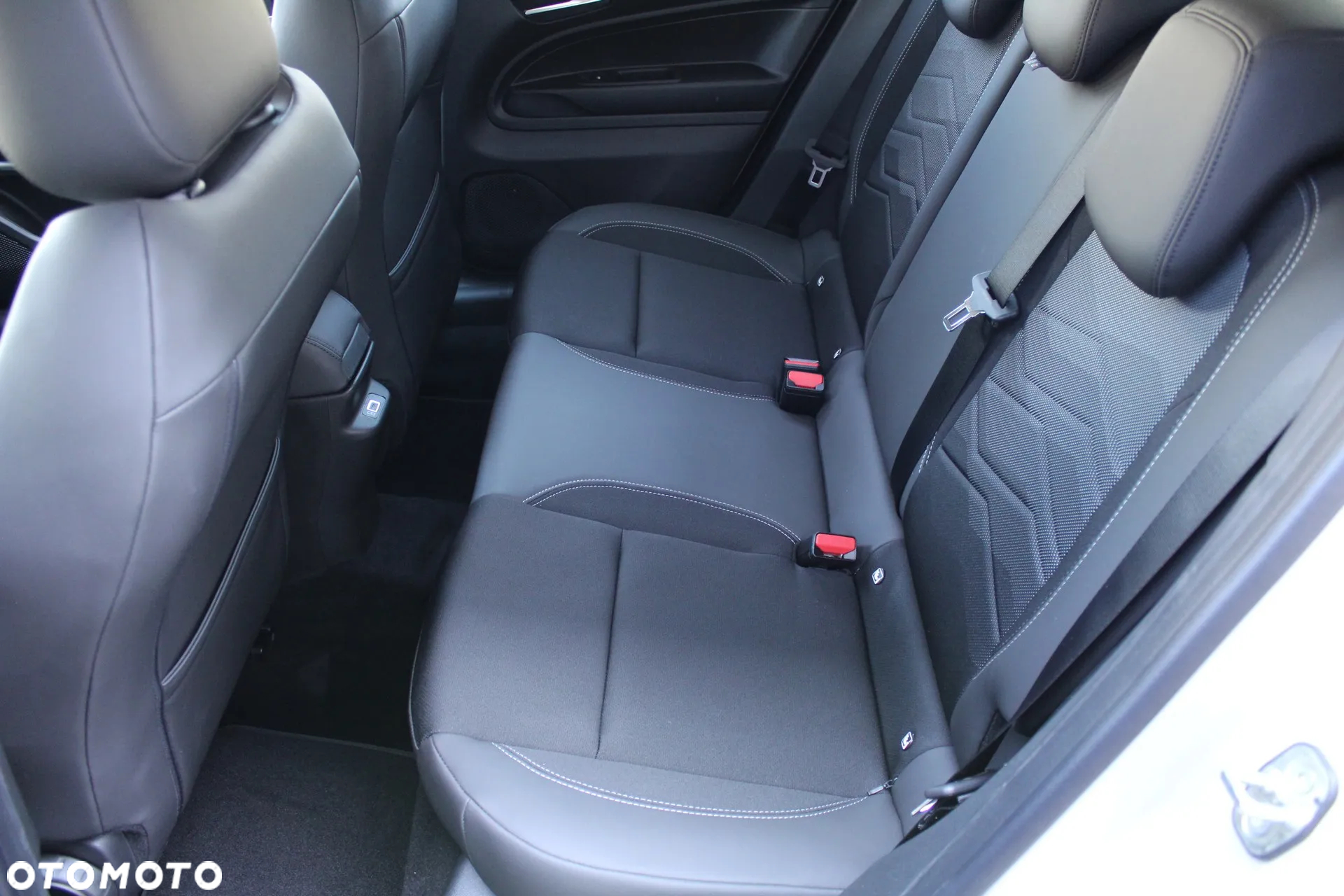 Jeep Avenger 1.2 T3 mHEV Altitude FWD eDCT6 - 11