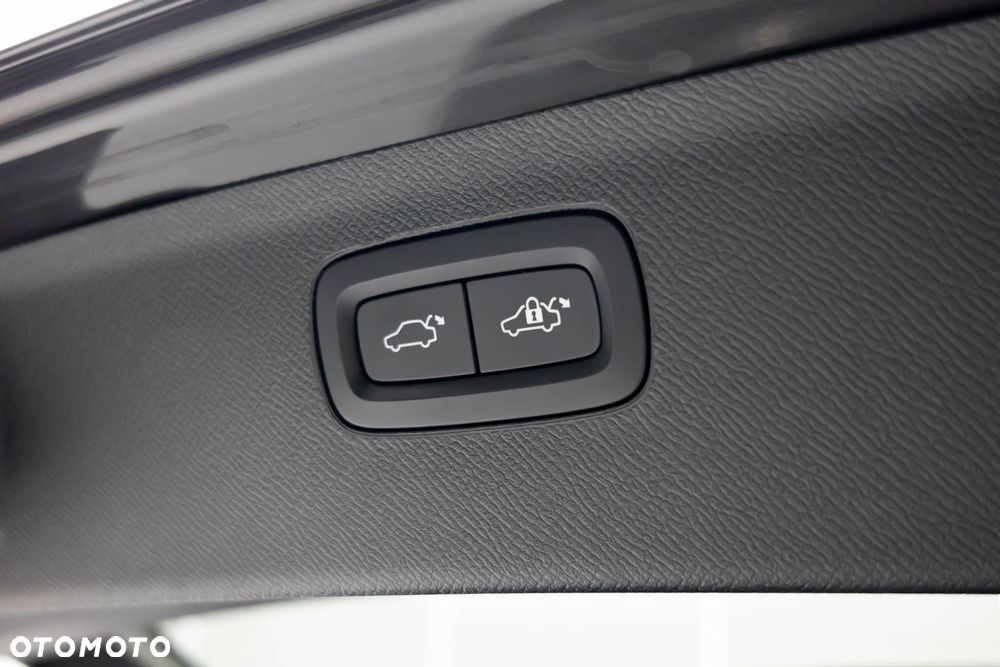 Volvo XC 90 B5 D AWD Ultimate Dark - 38