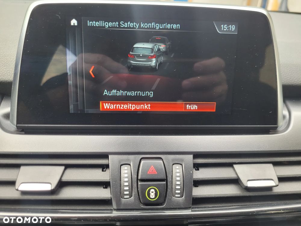 BMW Seria 2 218d - 13