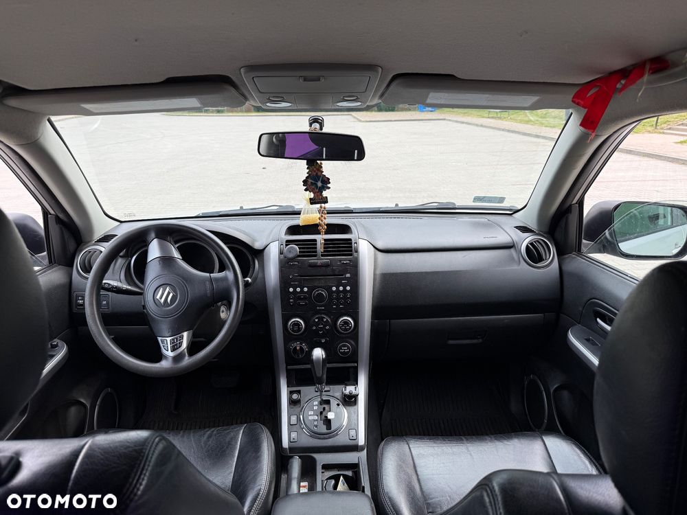 Suzuki Grand Vitara 2.0 De Luxe - 27