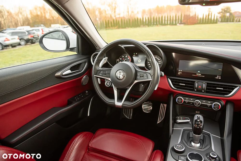 Alfa Romeo Giulia 2.0 Turbo 16V AT8-Q4 Veloce - 18