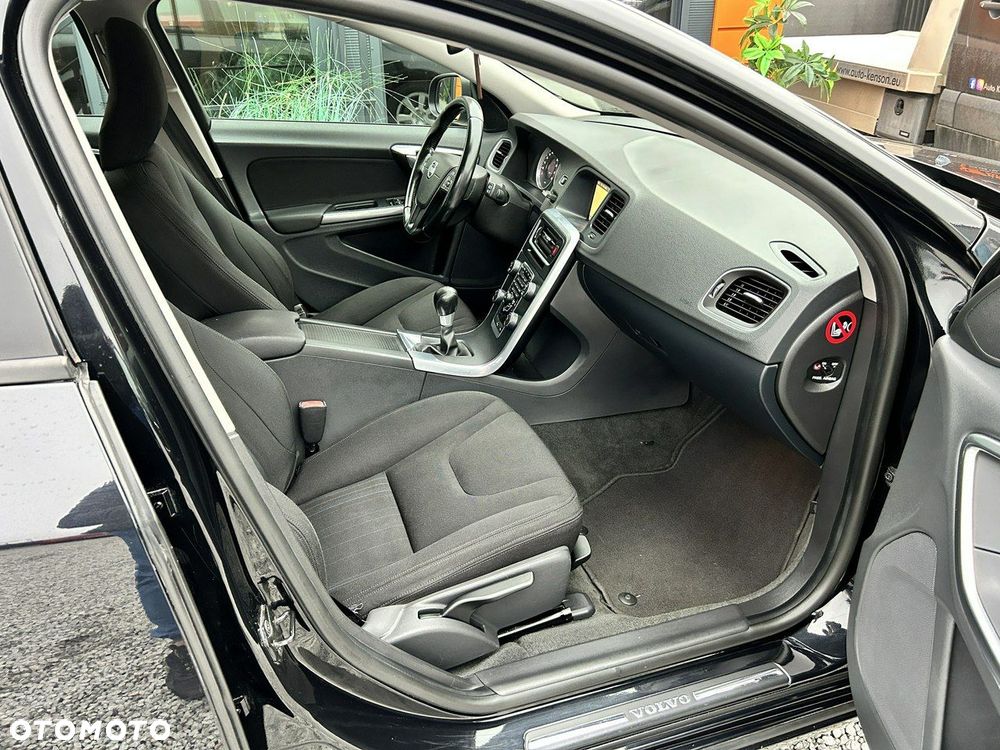 Volvo V60 D2 Momentum - 27