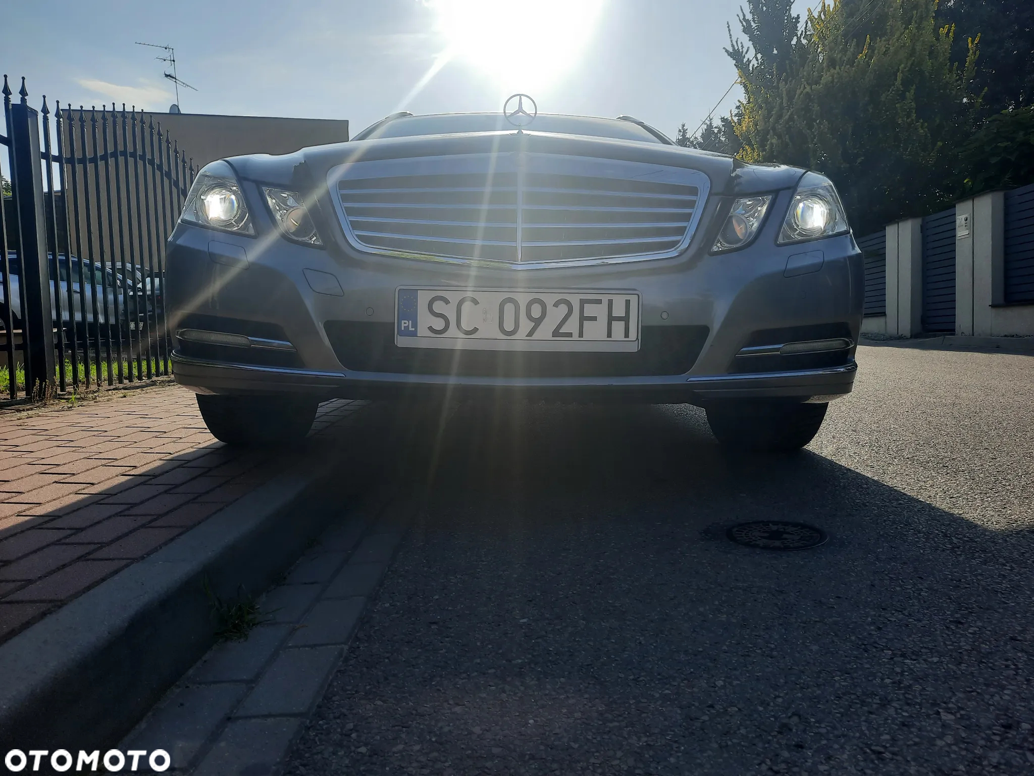 Mercedes-Benz Klasa E 250 T CGI BlueEFFICIENCY 7G-TRONIC - 23