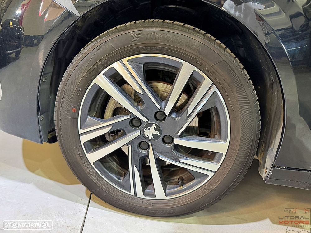 Peugeot 208 1.2 PureTech SE Style - 12