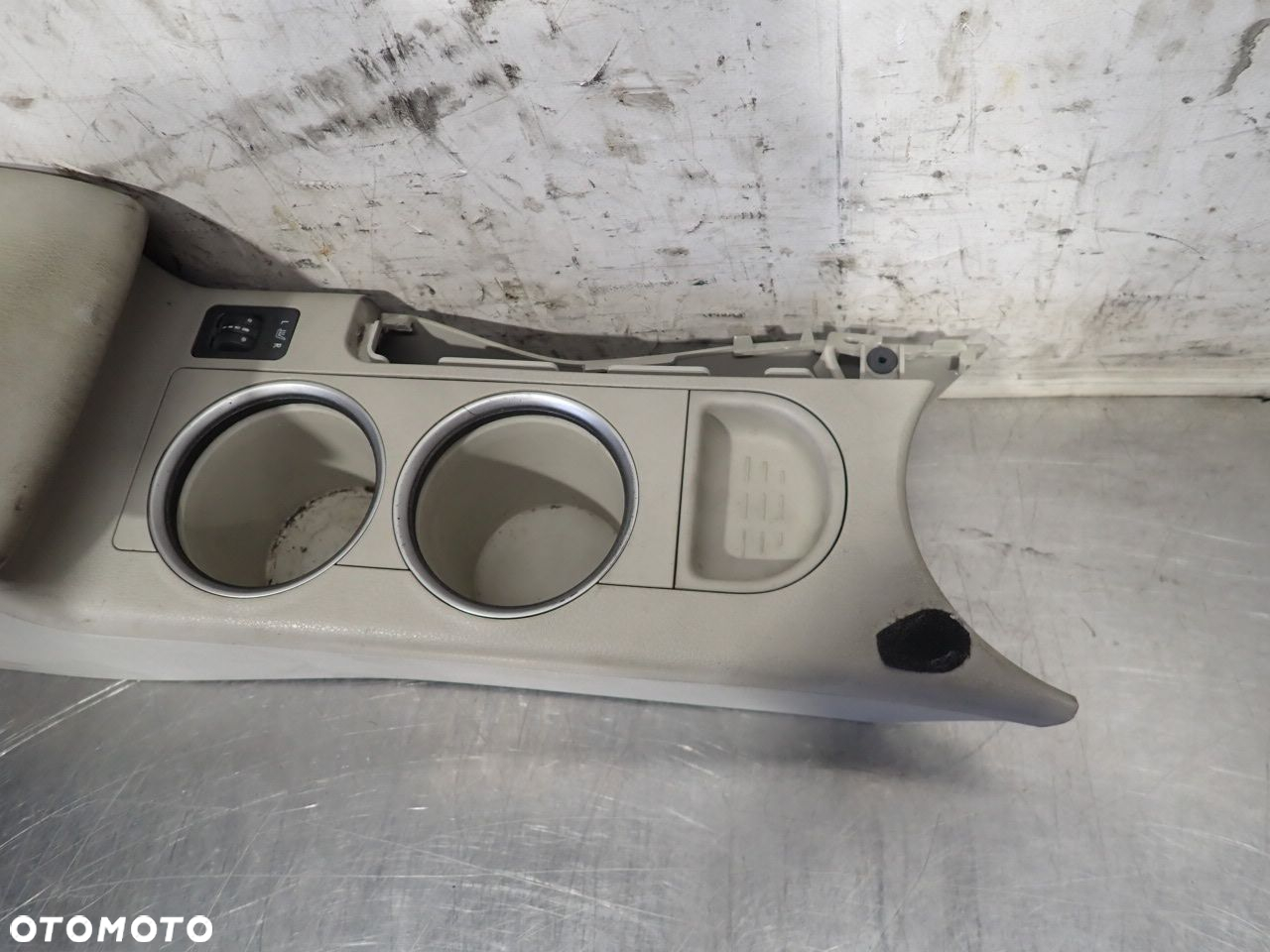 PODŁOKIETNIK SUBARU LEGACY IV 2.0D 92174AG050 - 2