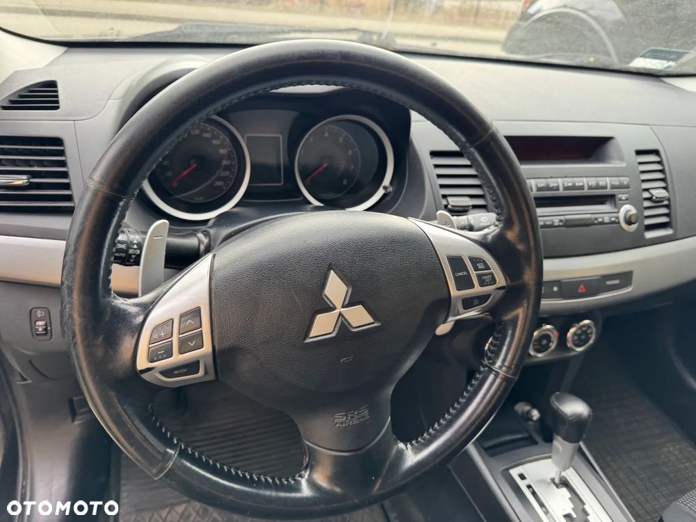 Mitsubishi Lancer 1.8 Invite CVT - 2