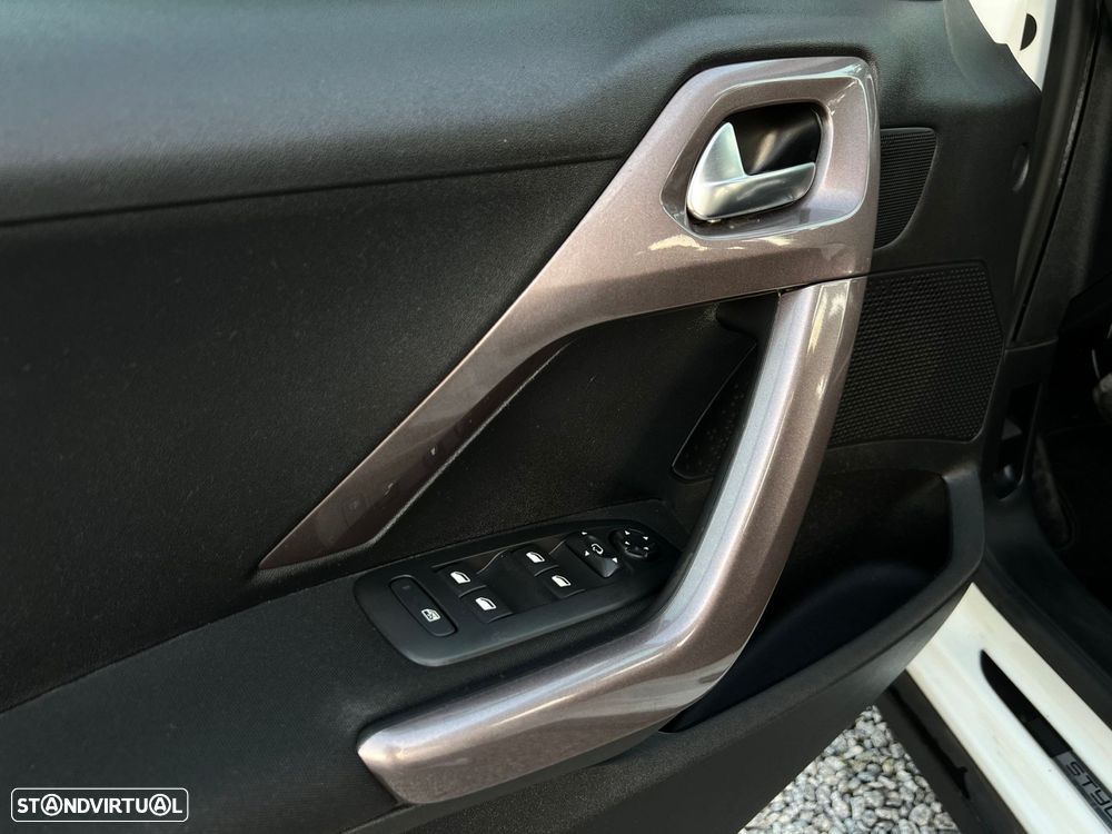 Peugeot 2008 1.2 PureTech GT Line - 10