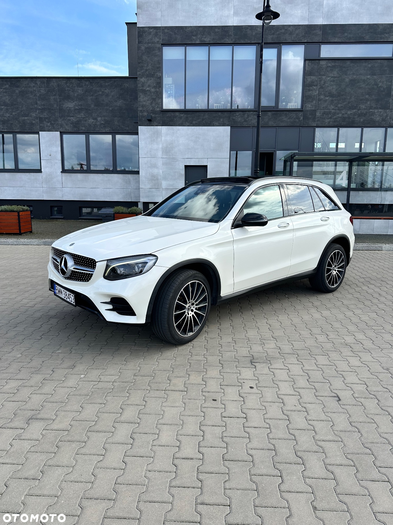 Mercedes-Benz GLC 300 4Matic 9G-TRONIC AMG Line - 2