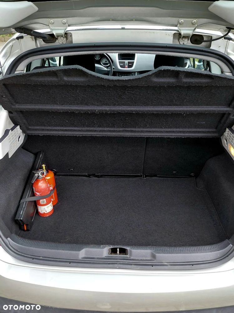 Peugeot 207 - 15