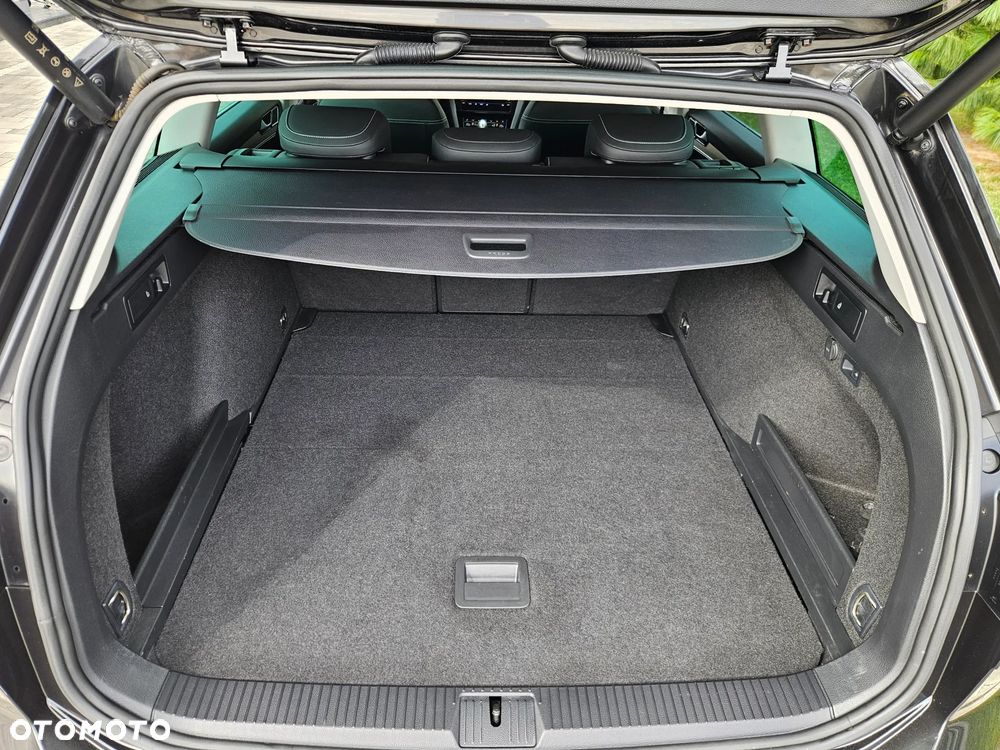 Volkswagen Passat - 34