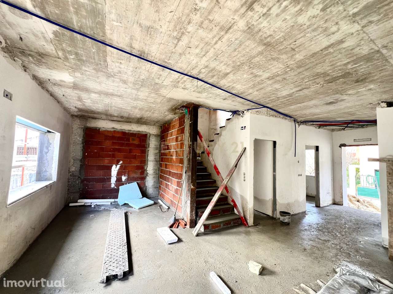 Moradia geminada T4 em fase de construção localizada em Casal de Cambr - Grande imagem: 5/11