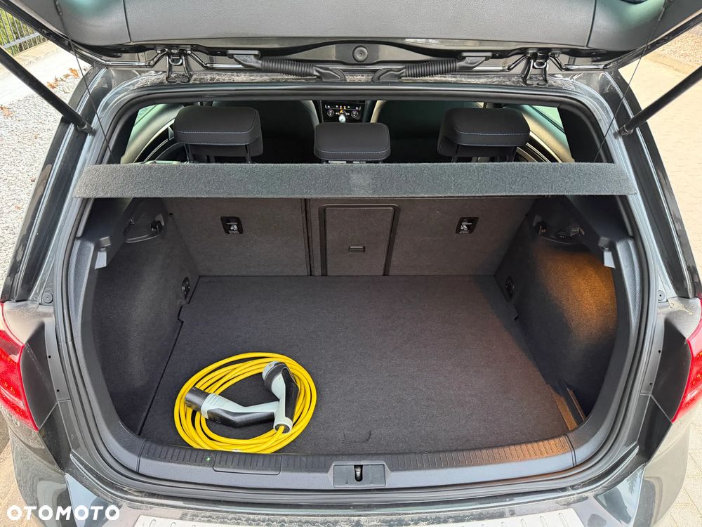 Volkswagen Golf - 31