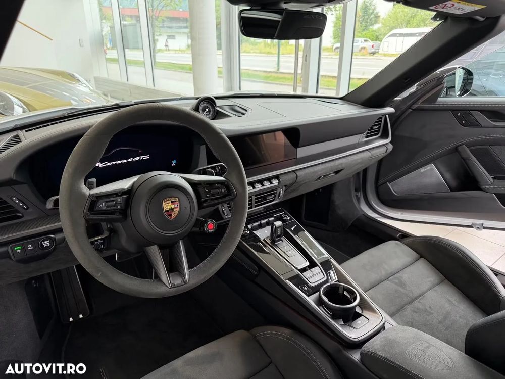 Porsche 911 Carrera 4 GTS PDK - 17