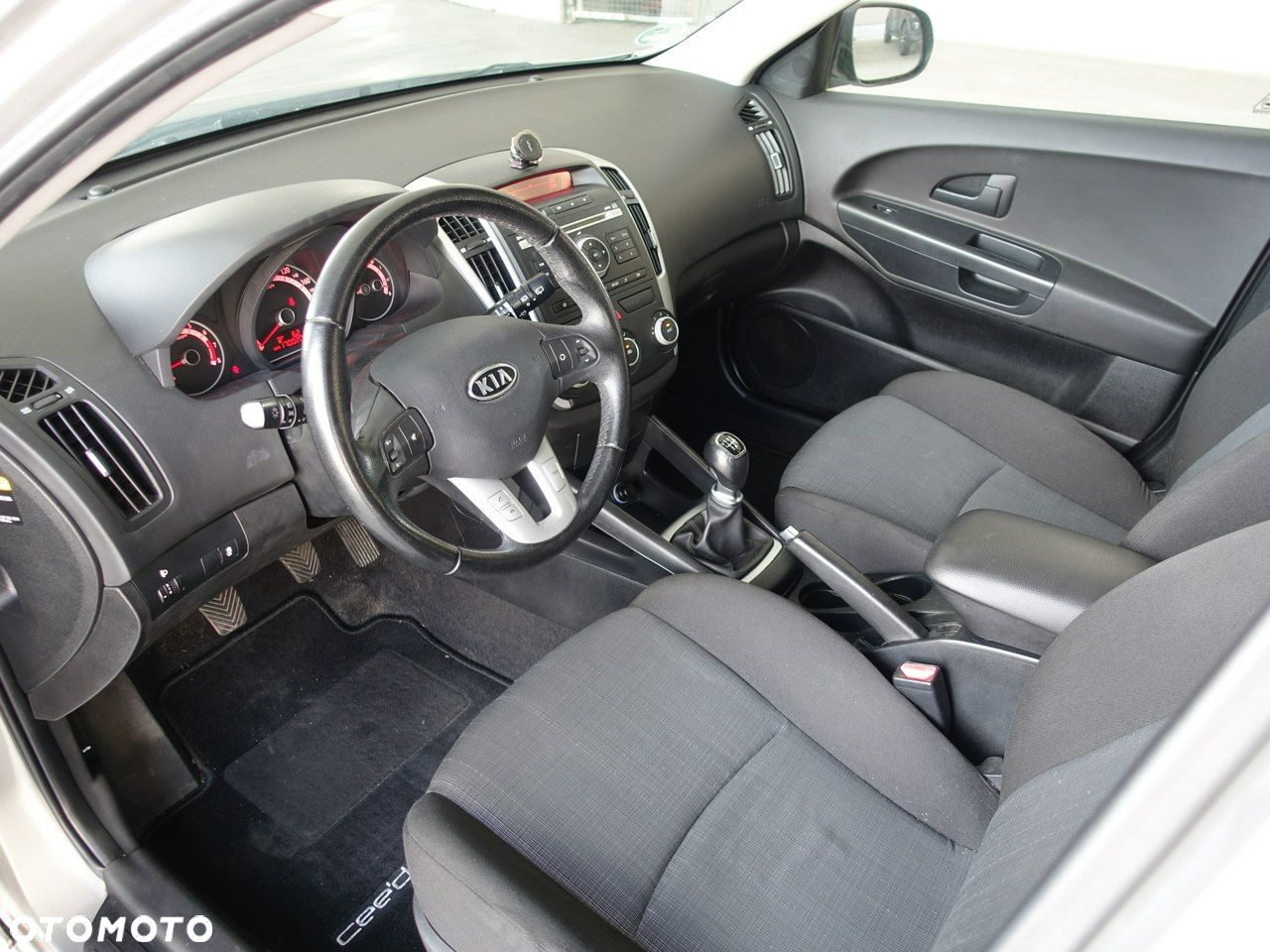 Kia Ceed 1.6 CVVT ISG Spirit - 11