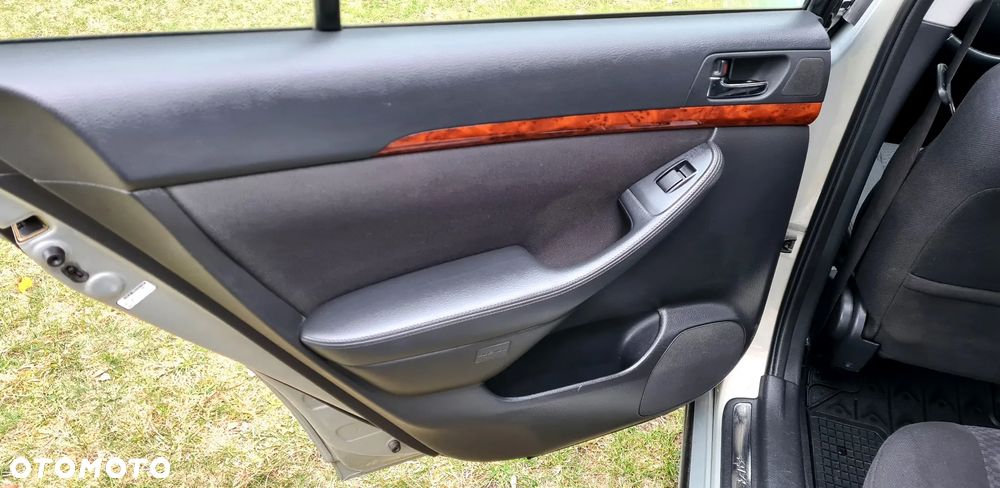 Toyota Avensis 1.8 VVT-i Executive - 21