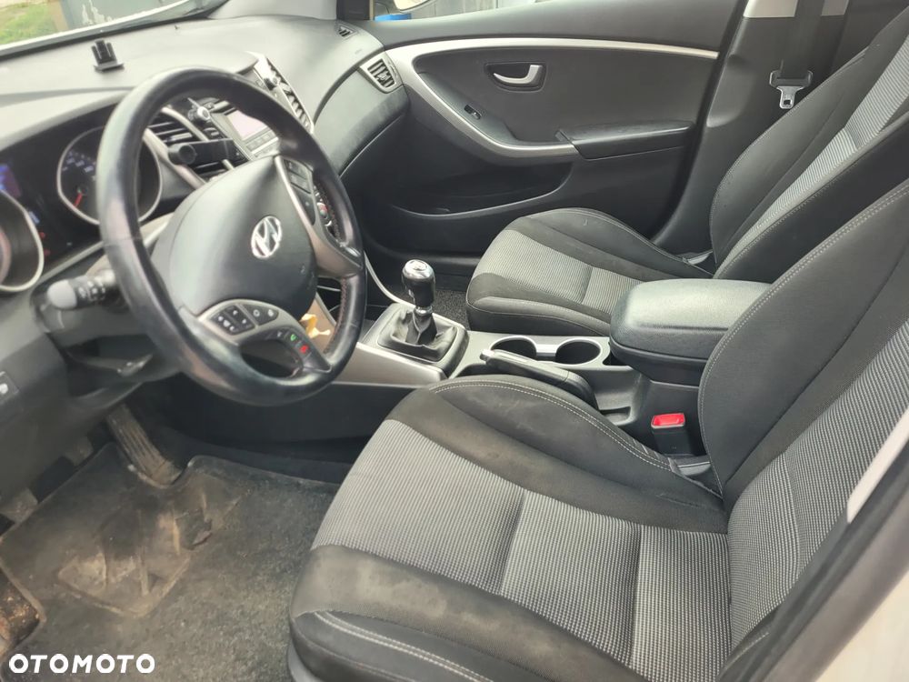 Hyundai i30 blue 1.6 CRDi YES Gold - 12