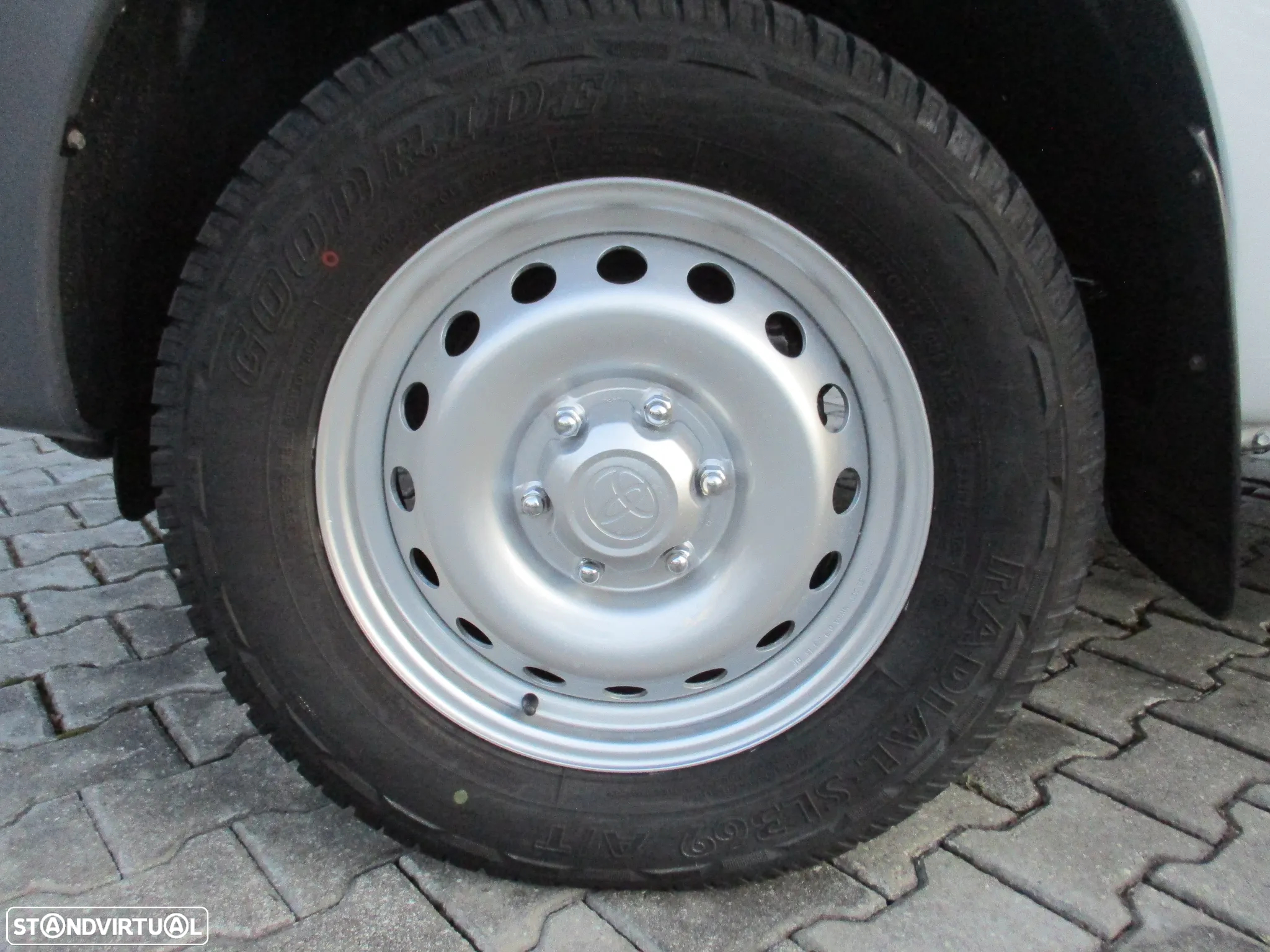 Toyota HILUX - 25