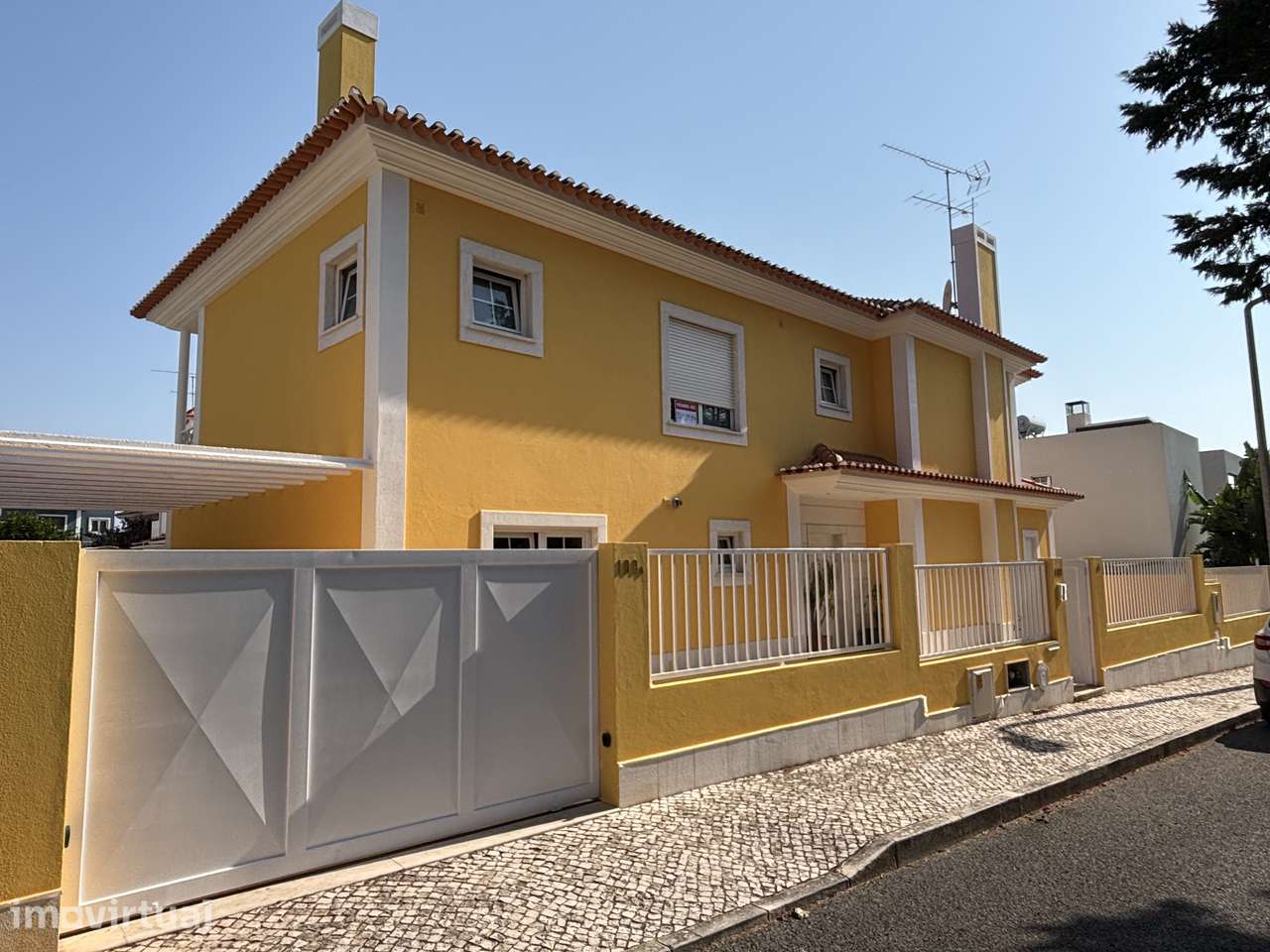 Moradia isolada T5 - Grande imagem: 2/2