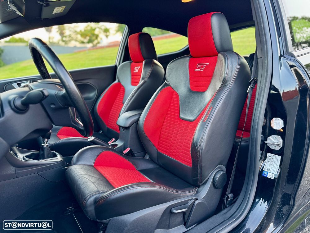 Ford Fiesta 1.6 EcoBoost c/ Pack Pele Desportiva ST — fotografia 25