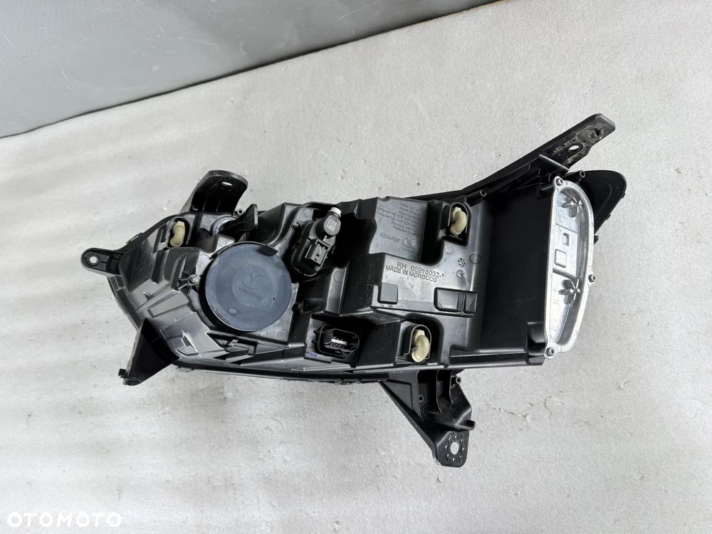 Reflektor Przód strona prawa Dacia Sandero III 260107920R LIFT - 3