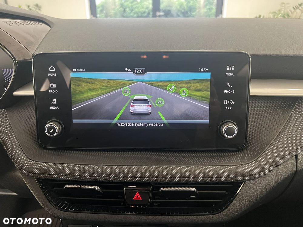 Skoda Fabia 1.0 TSI Selection DSG - 24