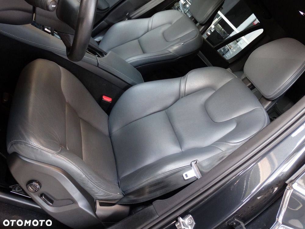 Volvo XC 90 - 9