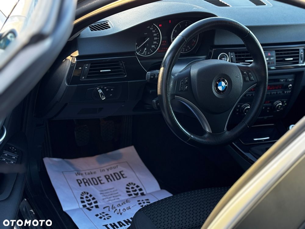 BMW Seria 3 320i - 10