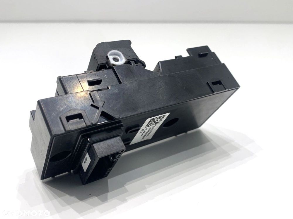 PRZEŁĄCZNIK SZYB  HYUNDAI i30 (PDE, PD, PDEN) 2016 - 2022 1.5 DPI 71 kW [97 KM] benzyna 2024 - - 2