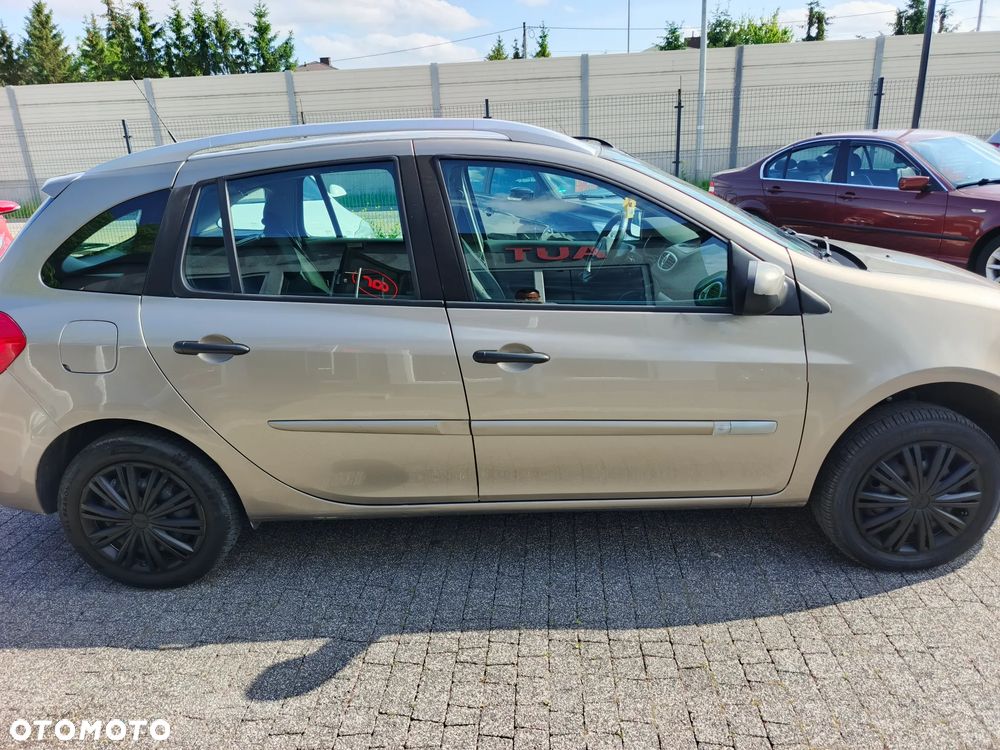 Renault Clio 1.2 16V 75 Night and Day - 10