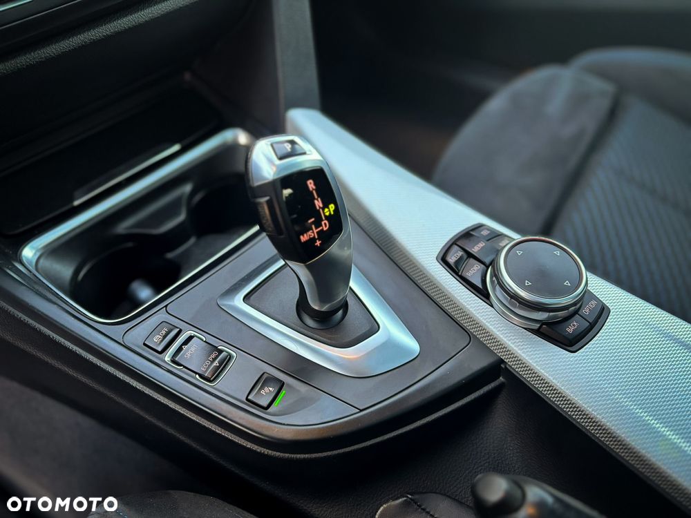 BMW 3GT 318d Sport Line - 29