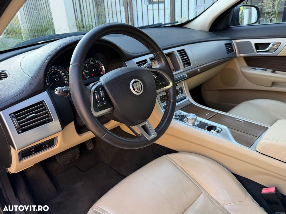 Jaguar XF 2.2D Premium Luxury - 17