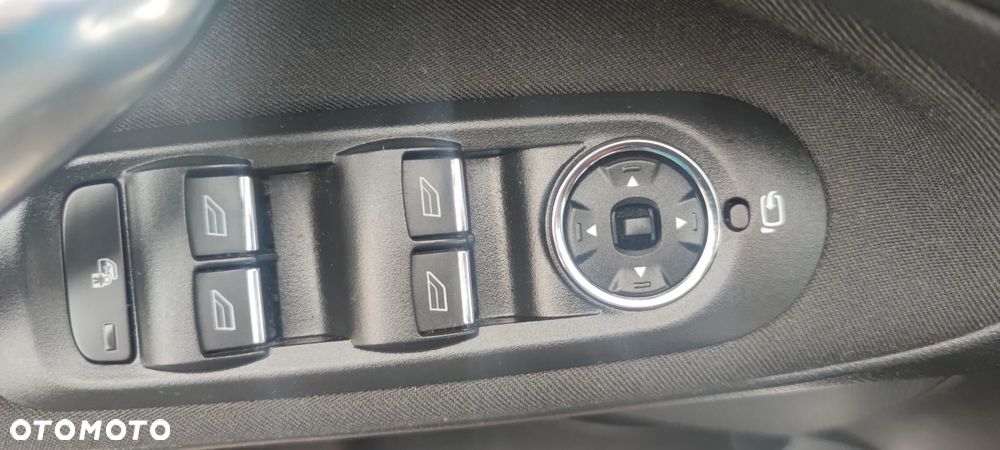 Ford S-Max 2.0 TDCi DPF Titanium - 13